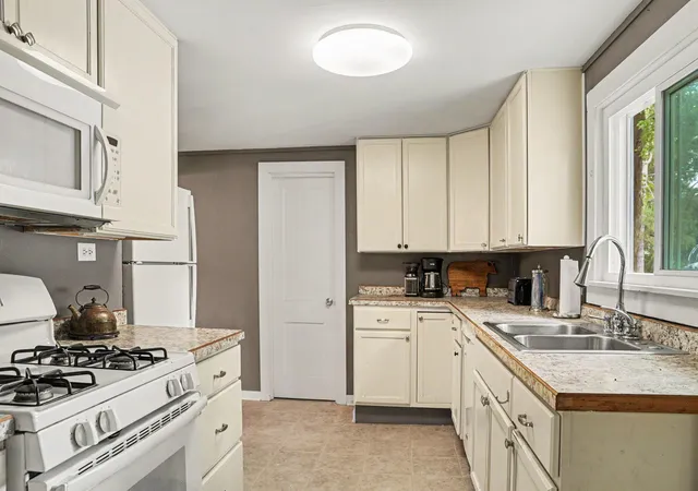 Photo 4 of Single family home for sale at 300 Lincoln St, Otsego, MI 49078 | MLS# 65026044161 | Listing updated on 2026-09-14
