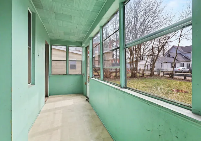 Photo 3 of Single family home for sale at 154 Carrier St Ne, Grand Rapids, MI 49505 | MLS# 53026044167 | Listing updated on 2026-09-16