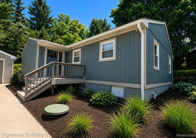 1st image of 818 N Main St, Milford, MI 48381 | MLS# 20261066829