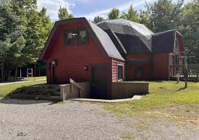 5th image of 9980 Cresent, Long Lake Township Grand Traverse, MI 49685 | MLS# 78080072618
