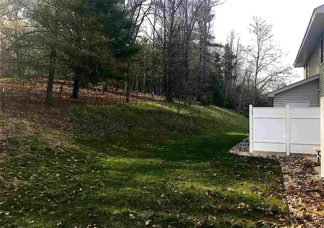 Photo 3 of Condo for sale at 3811 Vale Dr, Traverse City, MI 49686 | MLS# 78080072625 | Listing updated on 2026-09-17