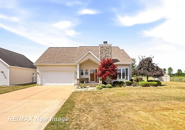 2nd image of 4881 N Gleaner Rd, Freeland, MI 48623 | MLS# 61050219302