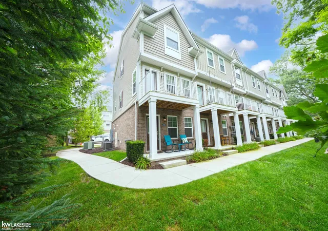 2nd image of 3327 Parkways Blvd, Auburn Hills, MI 48326 | MLS# 58050219305