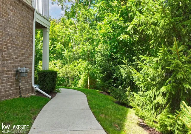 3rd image of 3327 Parkways Blvd, Auburn Hills, MI 48326 | MLS# 58050219305