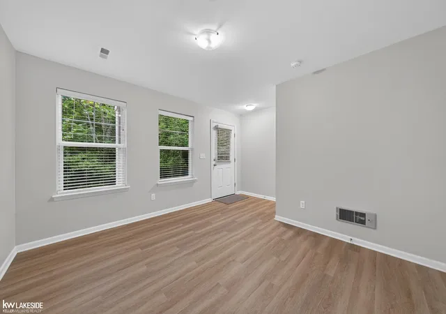 5th image of 3327 Parkways Blvd, Auburn Hills, MI 48326 | MLS# 58050219305