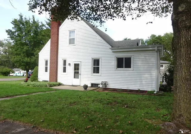 Photo 2 of Single family home for sale at 96 Westwood St, Hillsdale, MI 49242 | MLS# 57050219306 | Listing updated on 2026-09-02