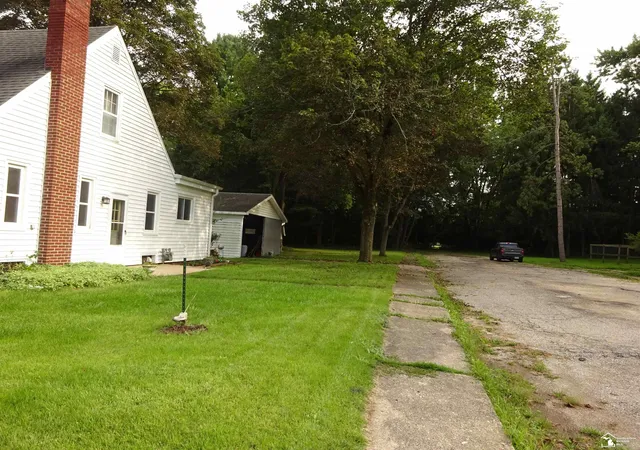 Photo 3 of Single family home for sale at 96 Westwood St, Hillsdale, MI 49242 | MLS# 57050219306 | Listing updated on 2026-09-02