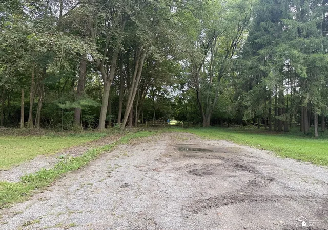 Photo 3 of Single family home for sale at 96 Westwood St, Hillsdale, MI 49242 | MLS# 57050219306 | Listing updated on 2026-09-28