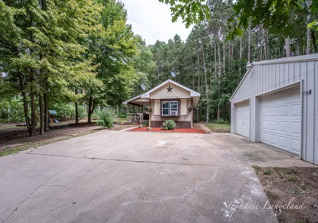 Photo 3 of Single family home for sale at 7972 S 192nd Avenue, Holton, MI 49425 | MLS# 65026044187 | Listing updated on 2026-09-18
