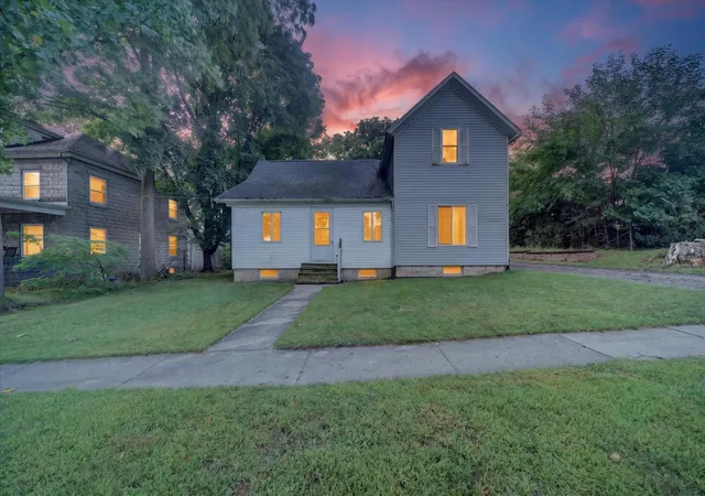 1st image of 124 E Clinton St, Hastings, MI 49058 | MLS# 65026044186