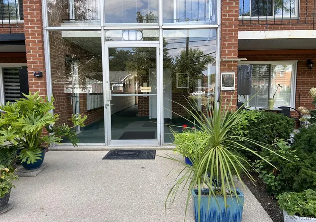 Photo 2 of Condo for sale at 2820 Woodslee Dr #107, Royal Oak City Oakland, MI 48073 | MLS# 20261066868 | Listing updated on 2026-08-27