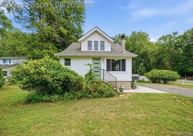 Photo 1 of Single family home for sale at 34004 Kirby St, Farmington Hills City Oakland, MI 48335 | MLS# 20261066873 | Listing updated on 2026-08-30