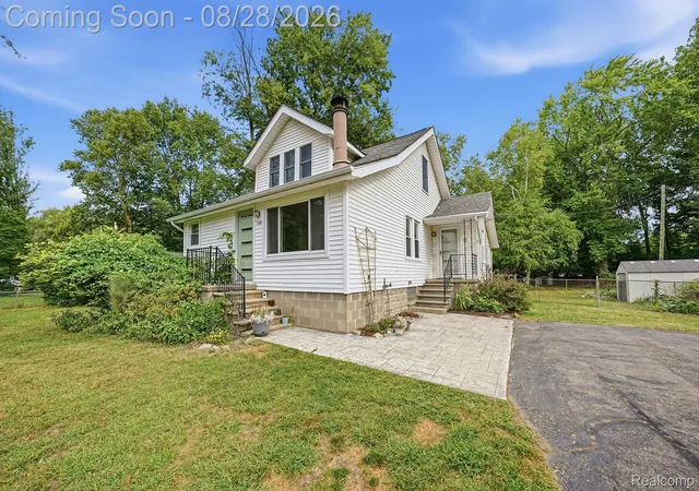 Photo 3 of Single family home for sale at 34004 Kirby St, Farmington Hills City Oakland, MI 48335 | MLS# 20261066873 | Listing updated on 2026-08-30