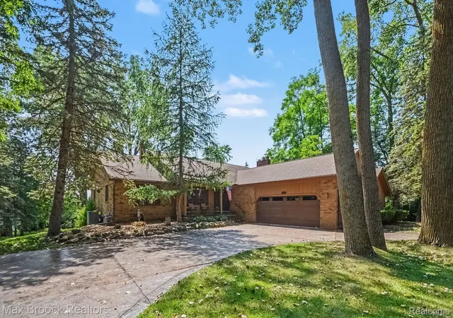 Photo 3 of Single family home for sale at 6925 W Church St, Independence Charter Township Oakland, MI 48346 | MLS# 20261066878 | Listing updated on 2026-09-06