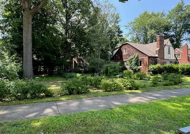 Photo 3 of Single family home for sale at 426 S Waverly St S, Dearborn City Wayne, MI 48124 | MLS# 20261066882 | Listing updated on 2026-09-14