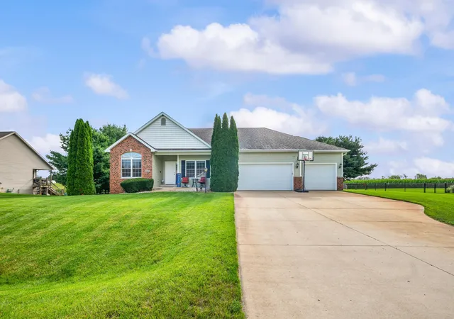 Photo 3 of Single family home for sale at 69265 Sundance Dr, Ontwa Township Cass, MI 49112 | MLS# 69026044214 | Listing updated on 2026-09-23