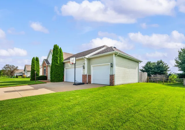 Photo 4 of Single family home for sale at 69265 Sundance Dr, Ontwa Township Cass, MI 49112 | MLS# 69026044214 | Listing updated on 2026-09-23