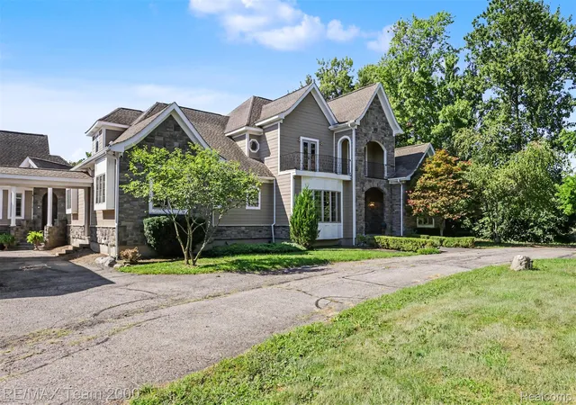 Photo 3 of Single family home for sale at 22535 Pennsylvania Rd, Brownstown Charter Township Wayne, MI 48193 | MLS# 20261066888 | Listing updated on 2026-08-23