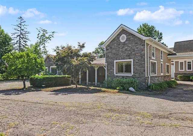 Photo 3 of Single family home for sale at 22535 Pennsylvania Rd, Brownstown Charter Township Wayne, MI 48193 | MLS# 20261066888 | Listing updated on 2026-08-23