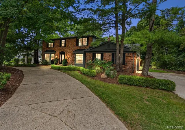 Photo 1 of Sale Pending at 5033 Aintree Ct, Oakland Charter Township Oakland, MI 48306 | MLS# 20261066894 | Listing updated on 2026-09-01