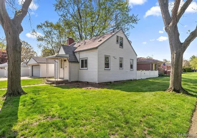 Photo 2 of Single family home for sale at 6644 N Vernon St, Dearborn Heights City Wayne, MI 48127 | MLS# 20261066896 | Listing updated on 2026-08-24