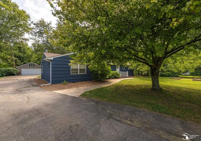 Photo 1 of Sale Pending at 2621 Bluebush Rd, Frenchtown Township Monroe, MI 48162 | MLS# 57050219327 | Listing updated on 2026-08-24