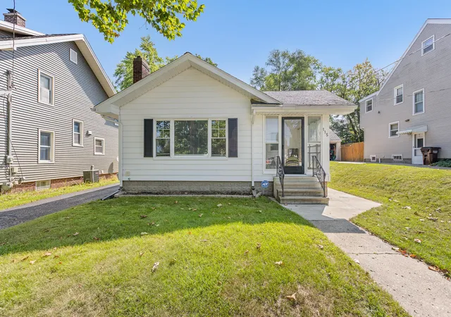 2nd image of 115 S Thompson St, Jackson City Jackson, MI 49203 | MLS# 81026044230