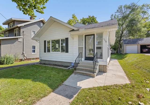 Photo 3 of Single family home for sale at 115 S Thompson St, Jackson City Jackson, MI 49203 | MLS# 81026044230 | Listing updated on 2026-09-14
