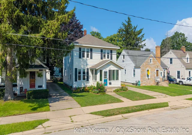 3rd image of 1807 Martindale Ave Sw, Wyoming City Kent, MI 49509 | MLS# 65026044229