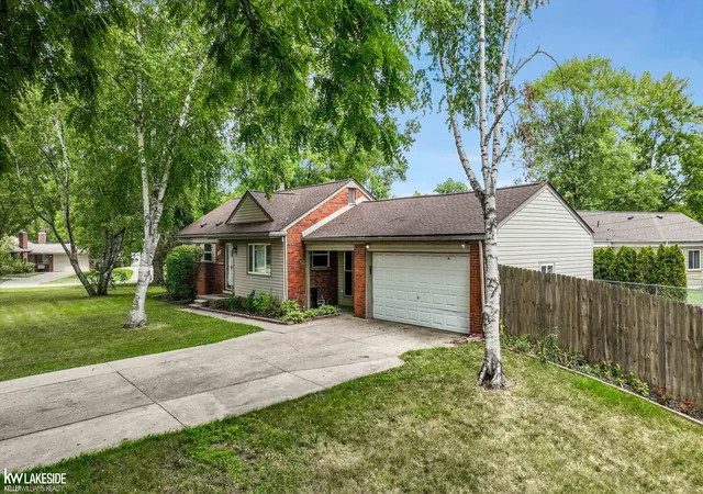 Photo 2 of Single family home for sale at 39340 Ferris St, Clinton Charter Township Macomb, MI 48036 | MLS# 58050219335 | Listing updated on 2026-08-21