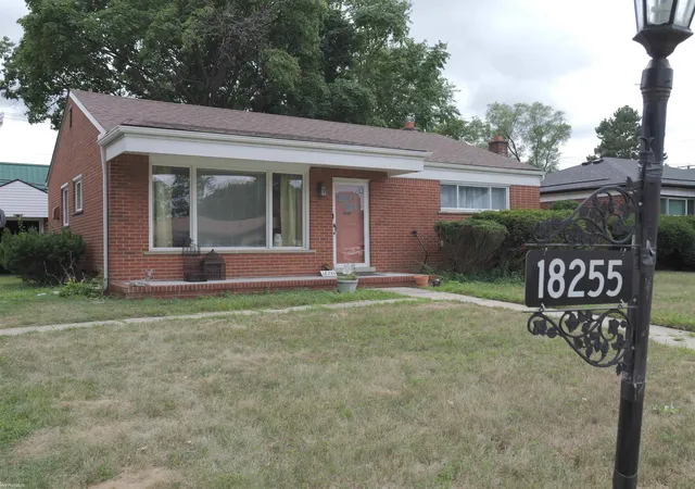 Photo 2 of Single family home for sale at 18255 Hilton Dr, Southfield City Oakland, MI 48075 | MLS# 58050219337 | Listing updated on 2026-08-23