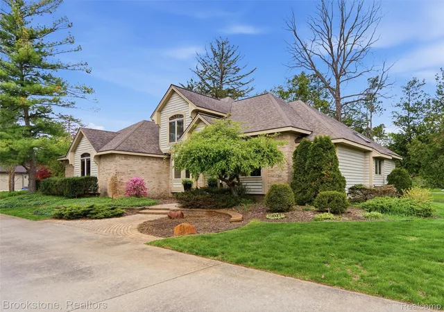 Photo 3 of Single family home for sale at 6512 White Lake Rd, Clarkston City Oakland, MI 48346 | MLS# 20261066920 | Listing updated on 2026-08-22