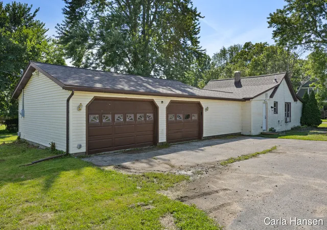 2nd image of 305 Crescent St, Watervliet City Berrien, MI 49098 | MLS# 65026044239