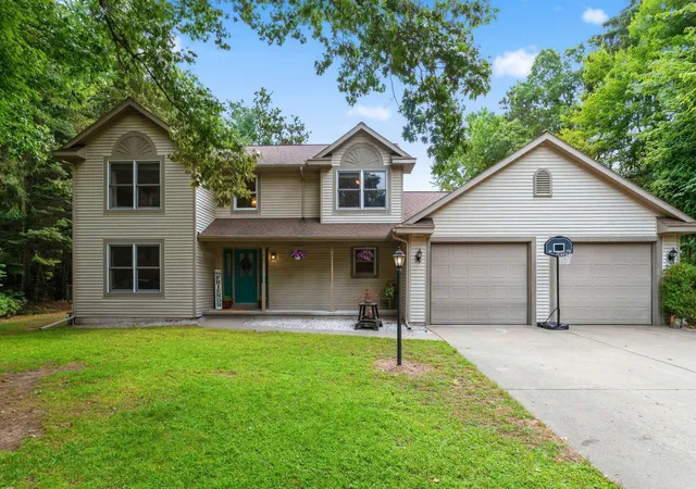 Photo 3 of Single family home for sale at 15250 Hofma Dr, Grand Haven Charter Township Ottawa, MI 49417 | MLS# 71026044235 | Listing updated on 2026-09-03