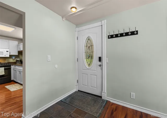 Photo 3 of Single family home for sale at 312 Beach Dr, Oakland Charter Township Oakland, MI 48363 | MLS# 20261066927 | Listing updated on 2026-09-20