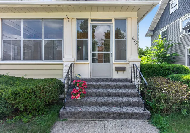 Photo 4 of Single family home for sale at 605 Harwood St, Jackson City Jackson, MI 49203 | MLS# 55026044241 | Listing updated on 2026-09-24