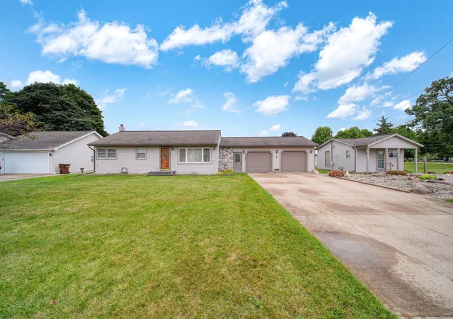 Photo 1 of Single family home for sale at 1304 Joseph St, Blackman Charter Township Jackson, MI 49202 | MLS# 55026044255 | Listing updated on 2026-08-31