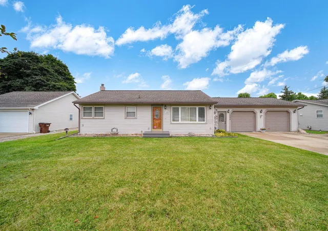 Photo 3 of Single family home for sale at 1304 Joseph St, Blackman Charter Township Jackson, MI 49202 | MLS# 55026044255 | Listing updated on 2026-08-31