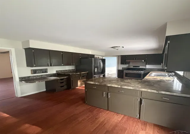 2nd image of 815 Canterbury Dr, Saginaw Charter Township Saginaw, MI 48638 | MLS# 61050219350
