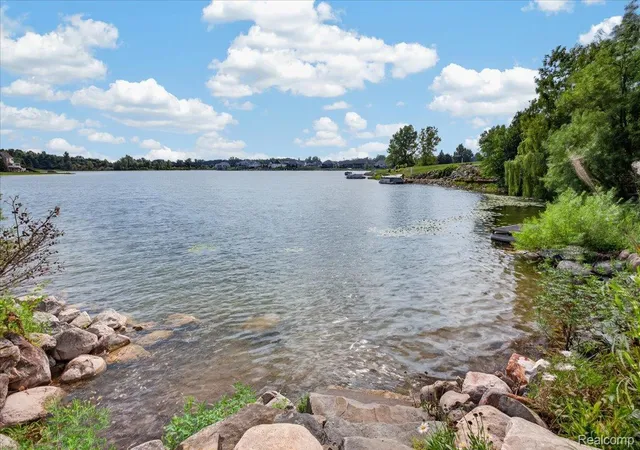 Photo 4 of Single family home for sale at 840 Cross Cir, Oxford, MI 48371 | MLS# 20261066950 | Listing updated on 2026-10-19