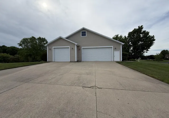 3rd image of 7809 Golf Meadows Dr Se, Caledonia Township Kent, MI 49316 | MLS# 65026044263