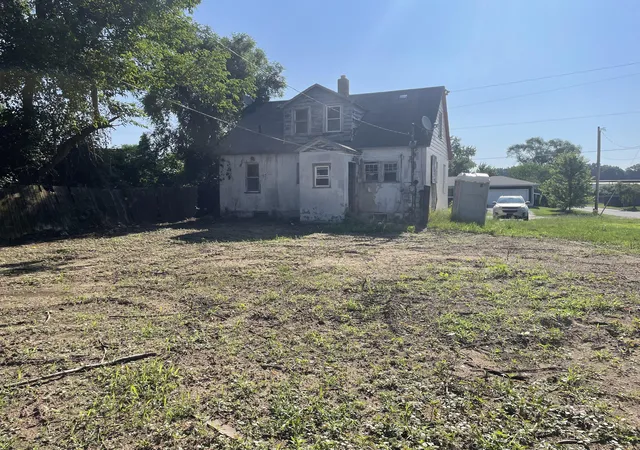 Photo 3 of Single family home for sale at 612 N Crystal Ave, Benton Charter Township Berrien, MI 49022 | MLS# 69026044271 | Listing updated on 2026-08-21