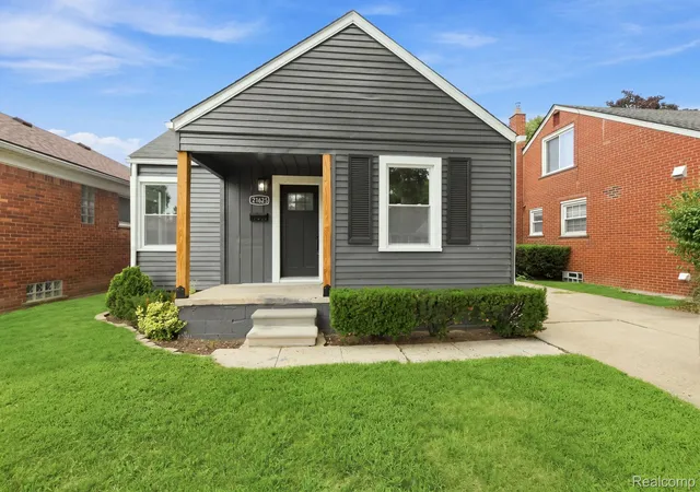 Photo 1 of Single family home for sale at 21625 Trombly St, St Clair Shores City Macomb, MI 48080 | MLS# 20261066991 | Listing updated on 2026-08-26