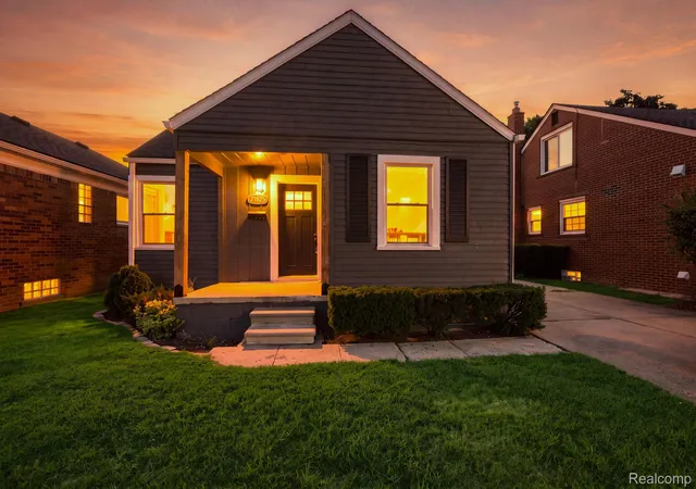 Photo 2 of Single family home for sale at 21625 Trombly St, St Clair Shores City Macomb, MI 48080 | MLS# 20261066991 | Listing updated on 2026-08-26