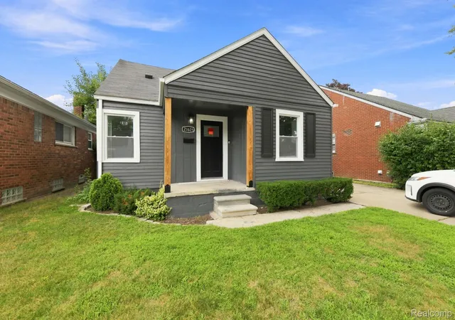 Photo 3 of Single family home for sale at 21625 Trombly St, St Clair Shores City Macomb, MI 48080 | MLS# 20261066991 | Listing updated on 2026-08-26