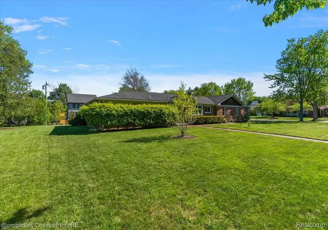 Photo 3 of Single family home for sale at 2985 Summervale Ln, Bloomfield Hills City Oakland, MI 48301 | MLS# 20261066997 | Listing updated on 2026-09-13