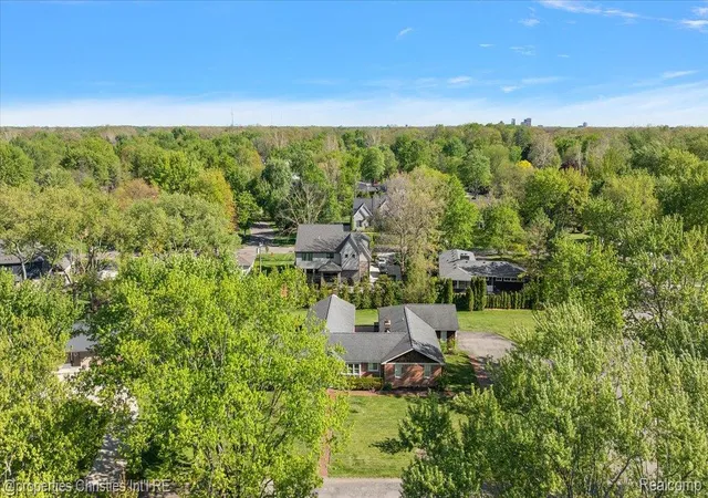 Photo 53 of Single family home for sale at 2985 Summervale Ln, Bloomfield Hills City Oakland, MI 48301 | MLS# 20261066997 | Listing updated on 2026-09-13
