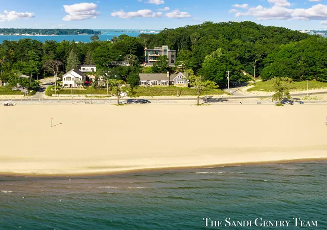 2nd image of 1796 Beach St, Muskegon City Muskegon, MI 49441 | MLS# 71026044298