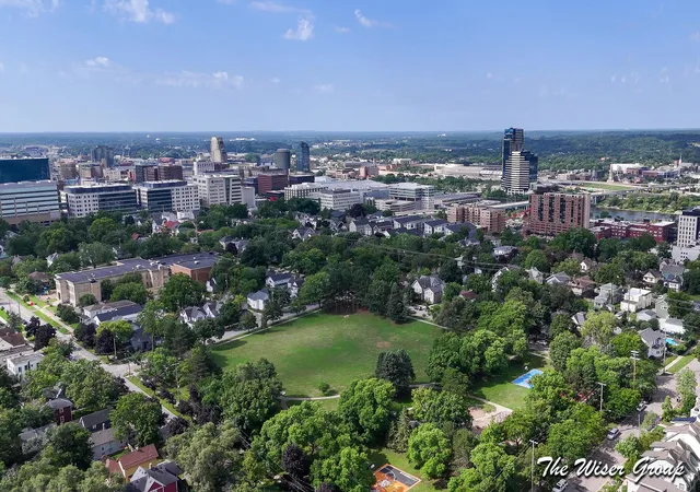 35th image of 748 North Ave Ne, Grand Rapids City Kent, MI 49503 | MLS# 65026044303