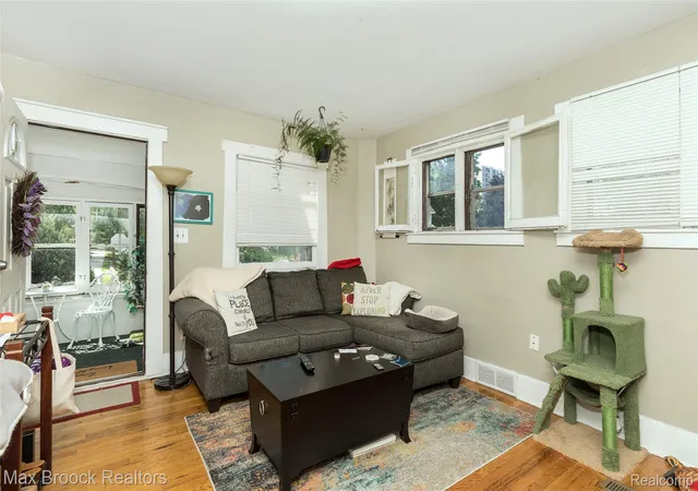 Photo 4 of Multi family home for sale at 401 Pingree Blvd, Royal Oak City Oakland, MI 48067 | MLS# 20261067000 | Listing updated on 2026-09-02